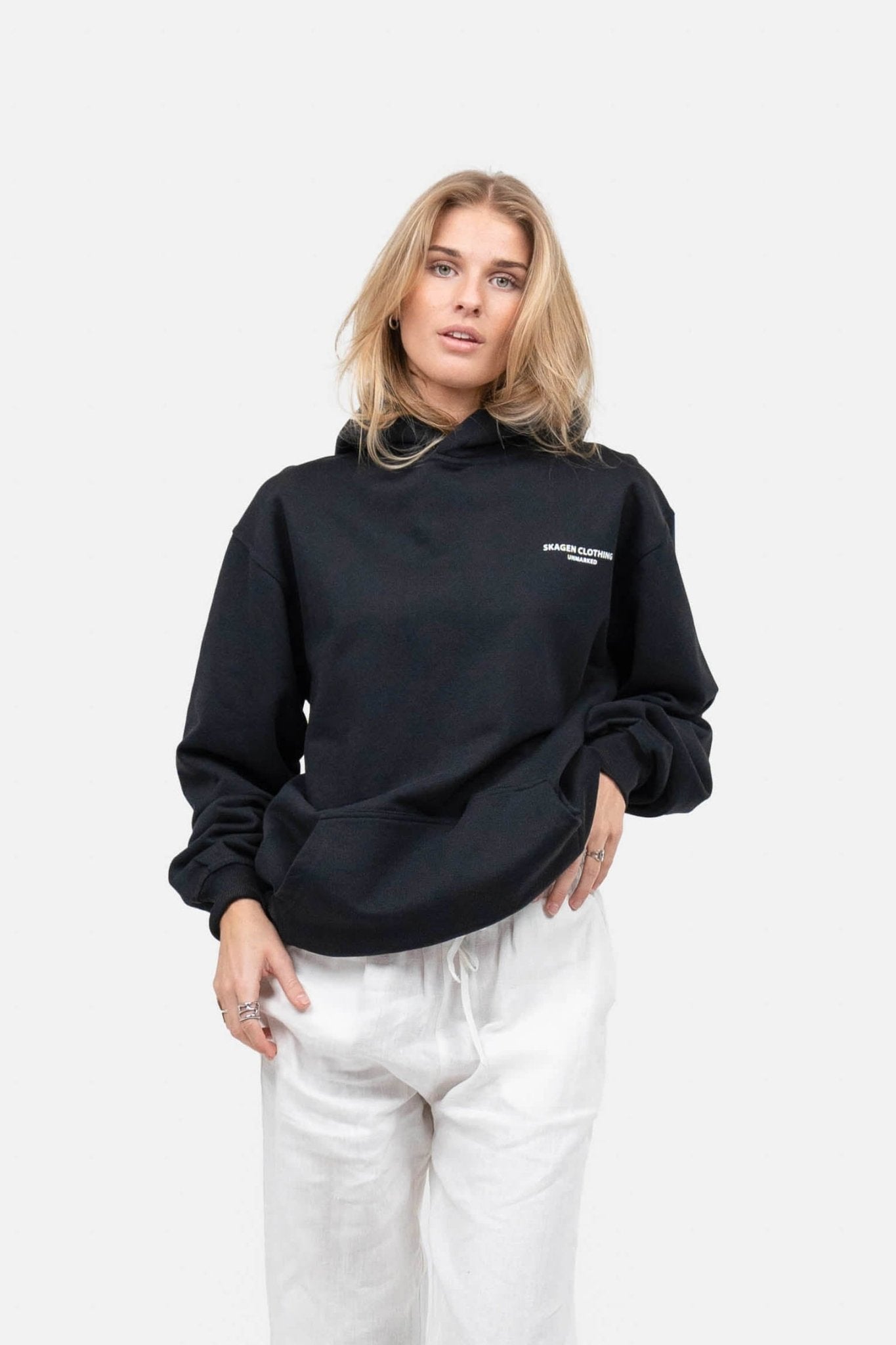 UNMARKED Hoodie Sort | Skagen-clothing.dk
